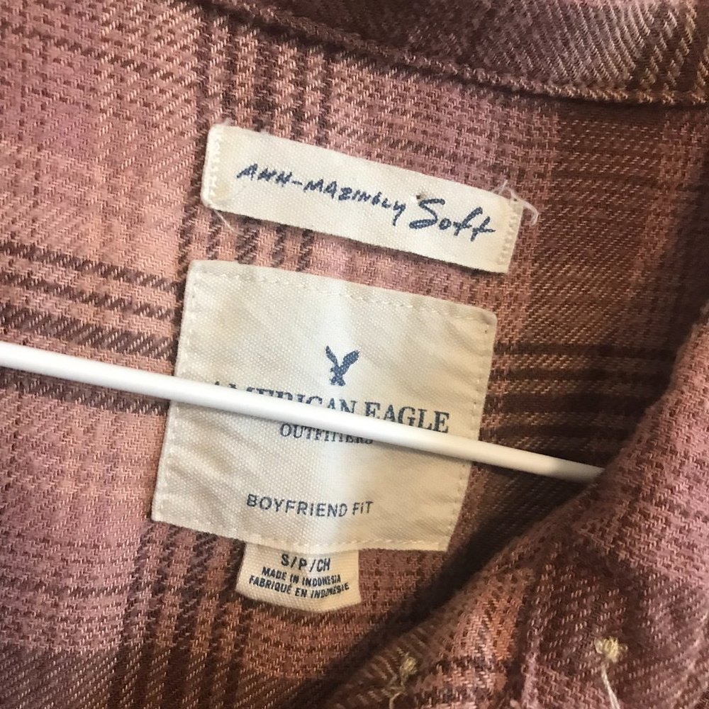 AMERICAN EAGLE Ahh Mazingly Soft Pink Plaid Button Down Shirt Size Small - Picture 4 of 5